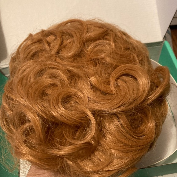 Curly 8” wig from WigsDo.com, never worn, NEW - Picture 5 of 7